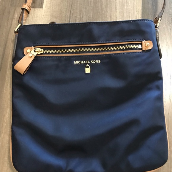 Micheal Kors Kelsey Large Crossbody NWOT - Picture 3 of 7